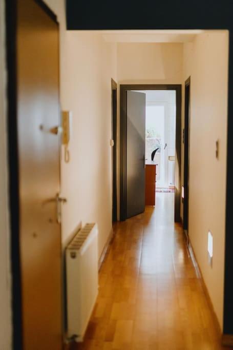 Cosy & Spacious Central Apartment Komotini Exterior photo