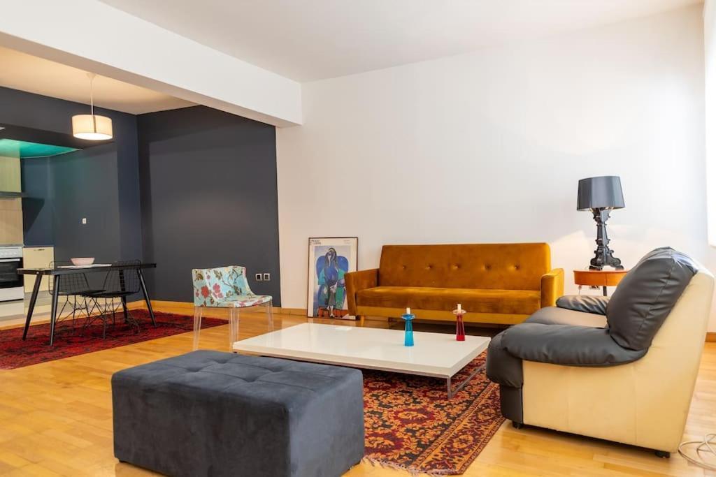 Cosy & Spacious Central Apartment Komotini Exterior photo