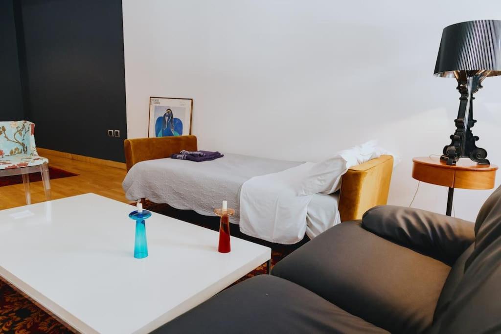 Cosy & Spacious Central Apartment Komotini Exterior photo