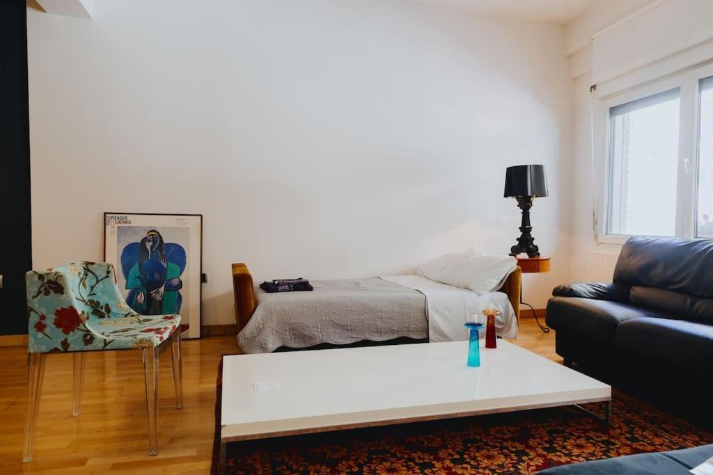 Cosy & Spacious Central Apartment Komotini Exterior photo