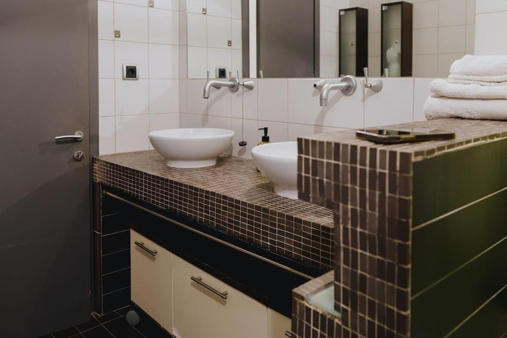 Cosy & Spacious Central Apartment Komotini Exterior photo