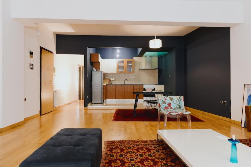 Cosy & Spacious Central Apartment Komotini Exterior photo